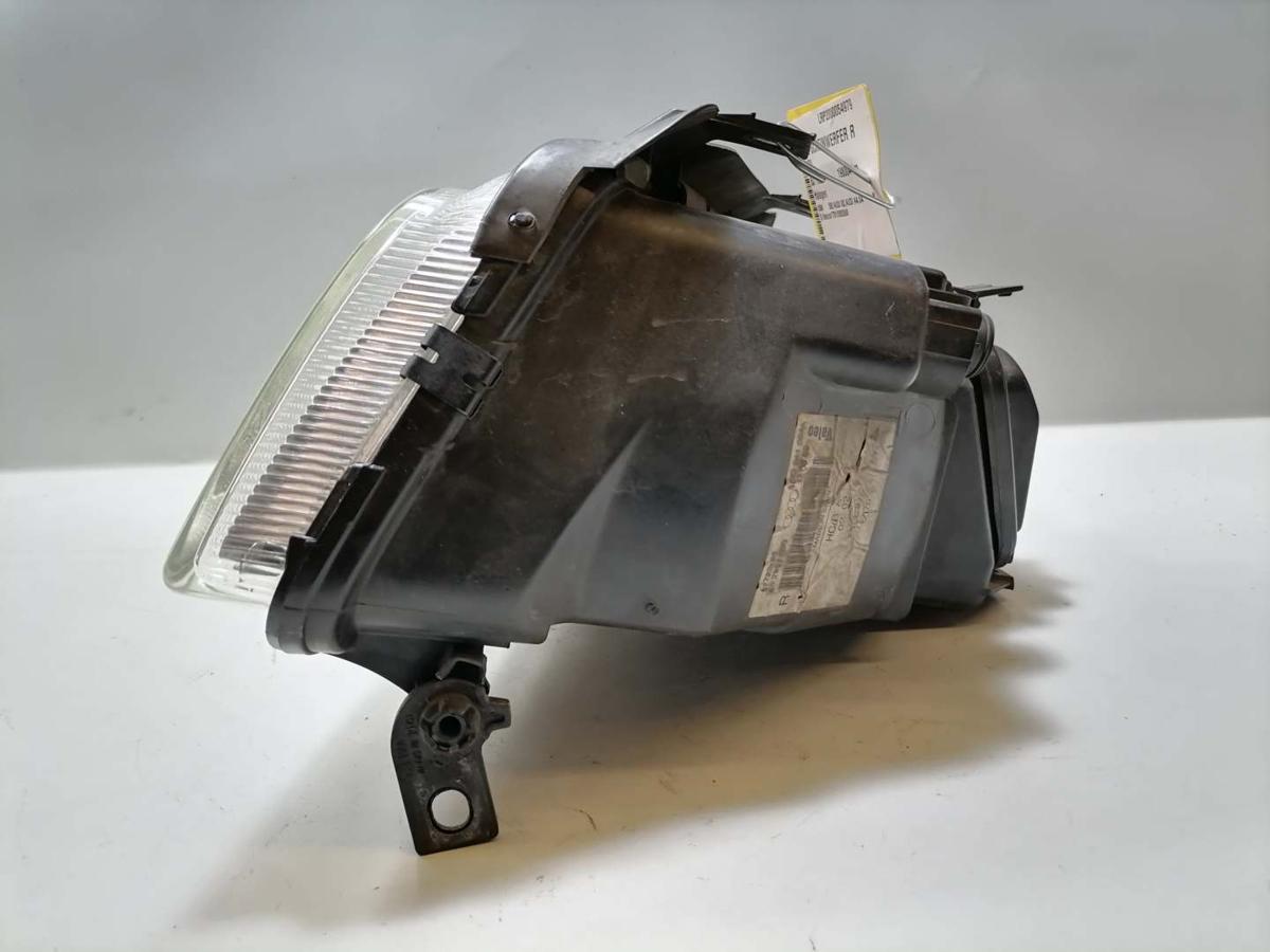 Audi A4 B5 original Scheinwerfer vorn rechts Halogen Bj.1996